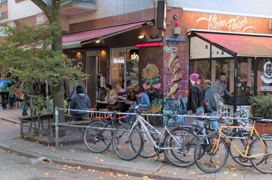St. Pauli: Guided Food Tour with 5 Tastings - The 3-Hour Rhythm: How a Guided Tasting Walk Stays Fun