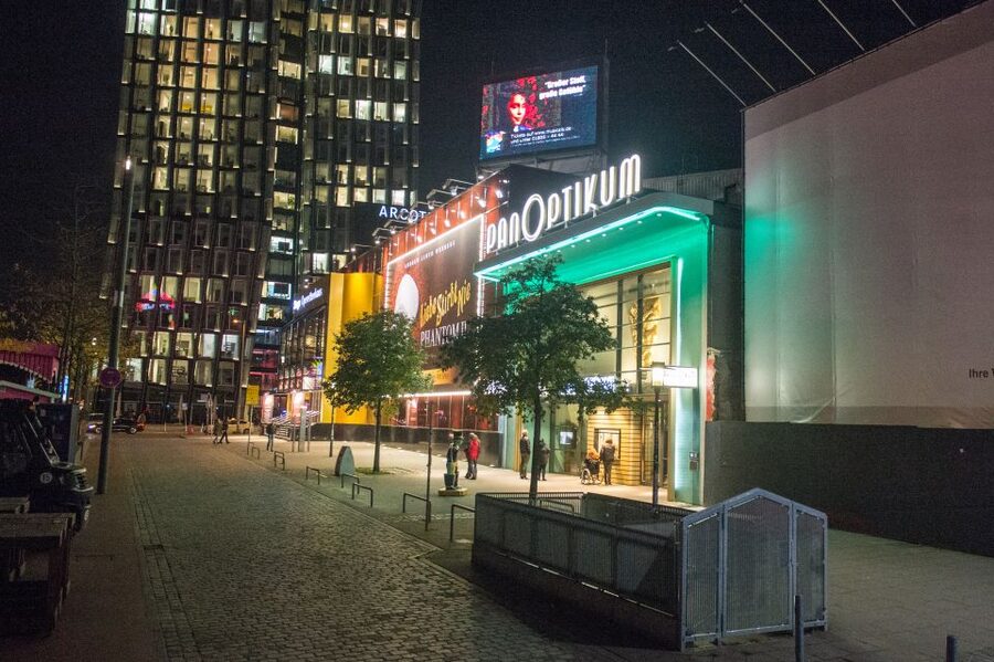 St. Pauli Nightlife Tour with Drag Queen in German - The History Thread: Drag Queens and St. Pauli’s Identity