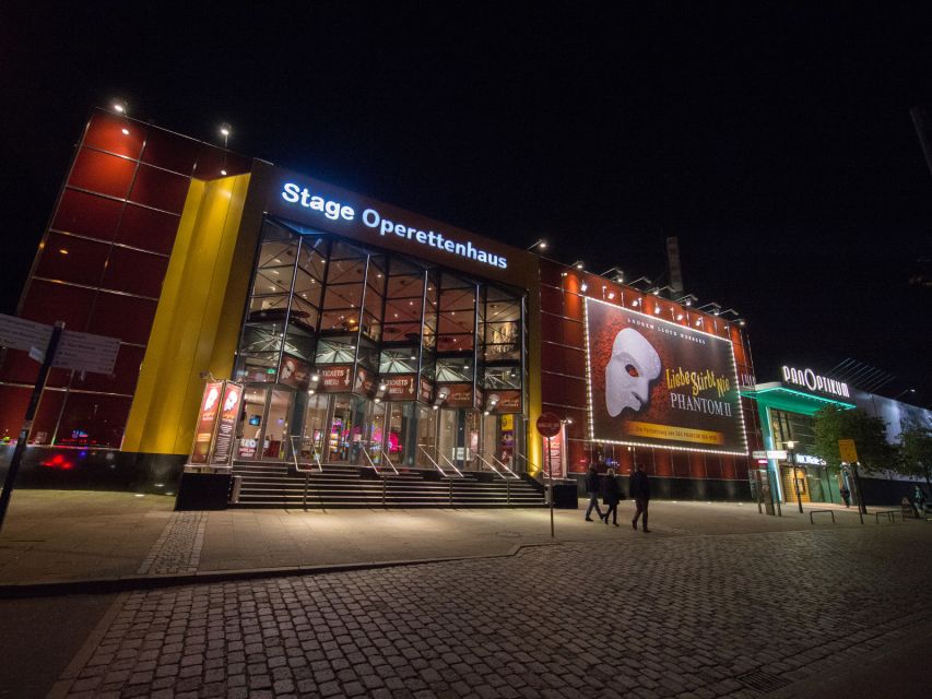 St. Pauli Tour: Drag-Attack with Barbie Stupid & Lee Jackson - The Mid-Tour Refreshment and Shot: A Smart Move for a 100-Minute Night