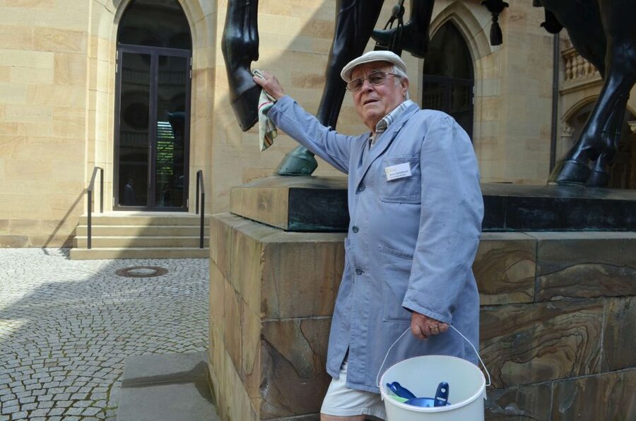 Stuttgart: "Kehrwoche" Tour in Swabian - The city walk built on gossip, recipes, and personalities