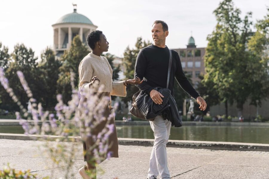 Stuttgart: Private Guided Circular City Walk - Palace Square and Schiller Square, Stuttgart’s center of gravity