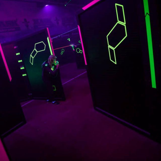 Stuttgart: VR Single Player Experience - Choosing Between Dance Games and Zombie Shooters