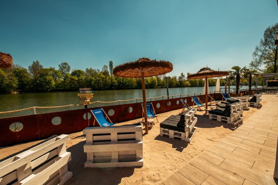 Stuttgart: Water Shoe Rental - Price in Context: Is $14 Good Value?