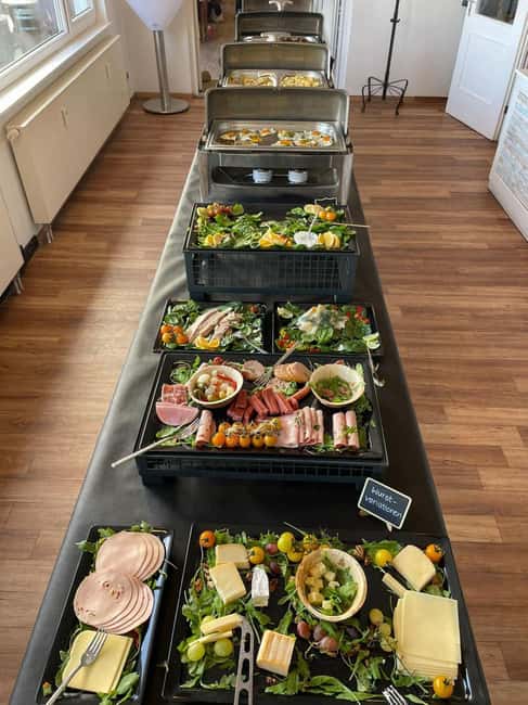 Stuttgart: Winter Sunday Brunch Buffet - Key highlights to clock fast