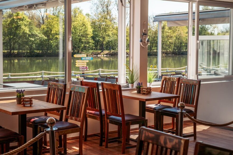 Stuttgart: Winter Sunday Brunch Buffet - Lunch at 1:00 p.m.: A Changing Menu You Don’t Have to Guess