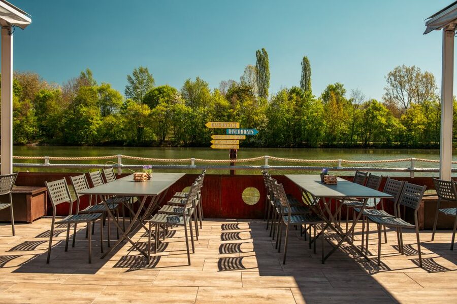 Stuttgart: Winter Sunday Brunch Buffet - Coffee, Tea, and Winter-Comfort Drinks: Included Fuel Plus Extra Options