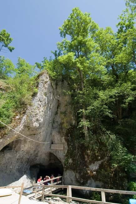 Swabian Jura: Entering the Wimsen Cave by boat - The boat ride: 70 m into the cave with crystal-clear water