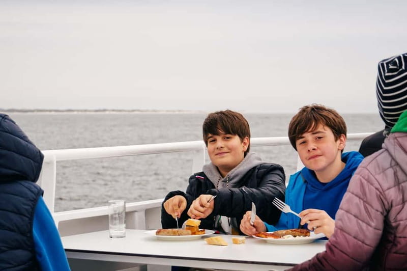 Sylt: BBQ-Boat trip | BBQ buffet straight from the grill & Welcome-Drink - The cruise itself: Sylt coast views with modern club tracks
