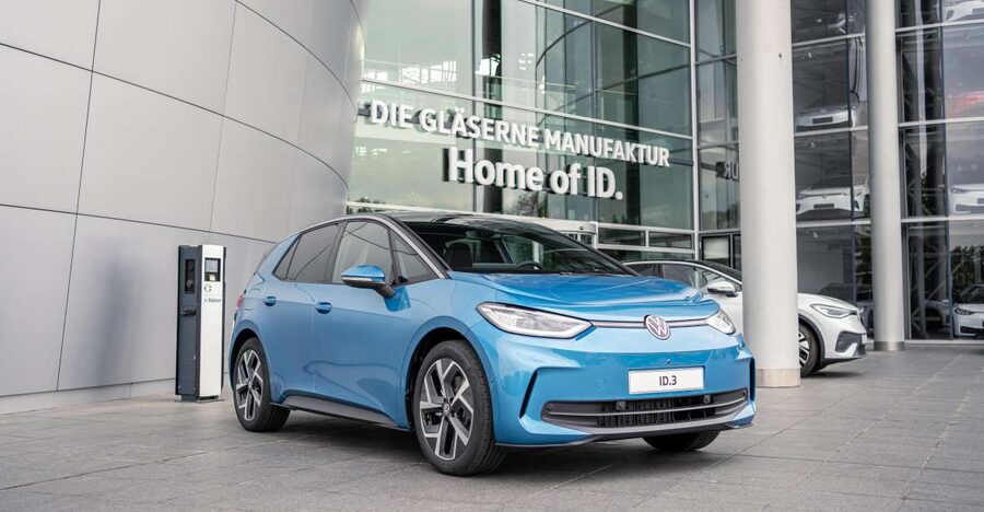 Test Drive Electric Vehicles from the VW brand (ID. model) - The instructor briefing before you drive
