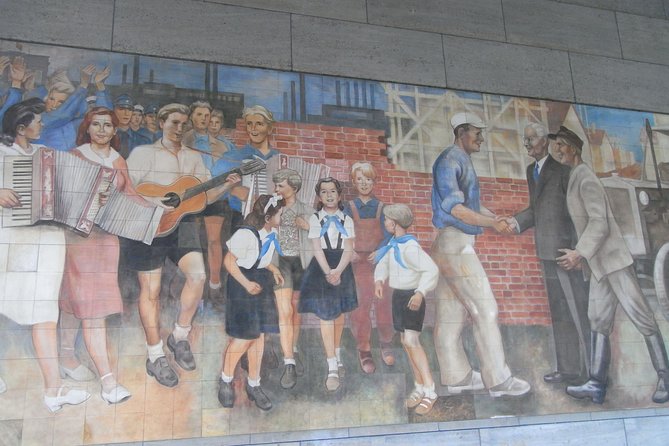 The Cold War and The Wall - Private Tour with Jacob - Siegessaule and Straße des 17. Juni, where 1953 enters the story