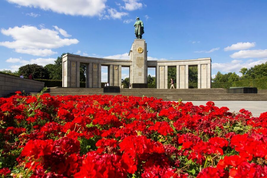 Third Reich and the Holocaust in Berlin Private Guided Tour - The 5-hour option: Friedrichstraße, Trains to Life Trains to Death, and the Jewish Quarter