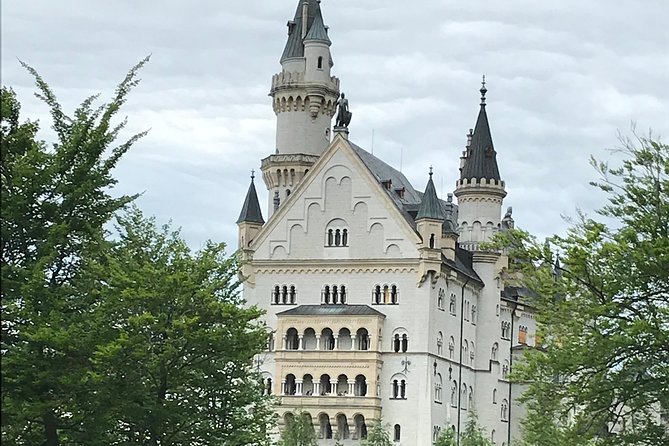 VIP Day Trip Neuschwanstein and Linderhof Castle from Munich - Neuschwanstein: castle time, the Marienbrücke photo window, and lunch room