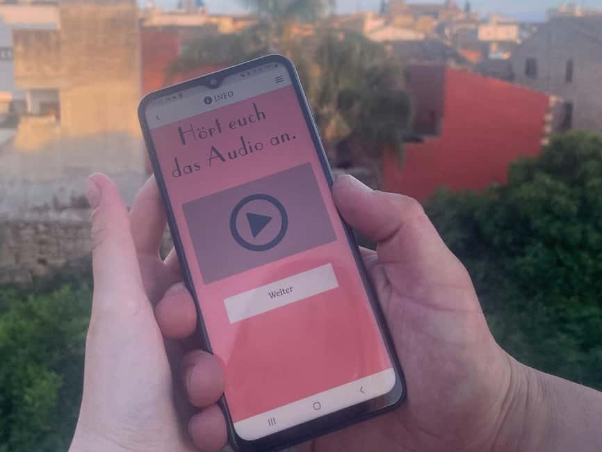 Weimar: Adventure Date, Walk with Quiz and Dinner for Couples - Meeting at the Weimar market, then using the multimedia app to move
