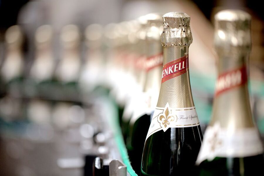 Wiesbaden: Sparkling Winemaking Tour with 3-Glass Tasting - Key things you should know before you go