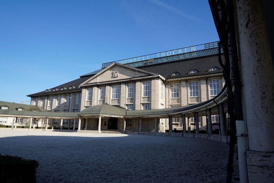 Wiesbaden: Sparkling Winemaking Tour with 3-Glass Tasting - Tour pacing, walking, and why the steps matter